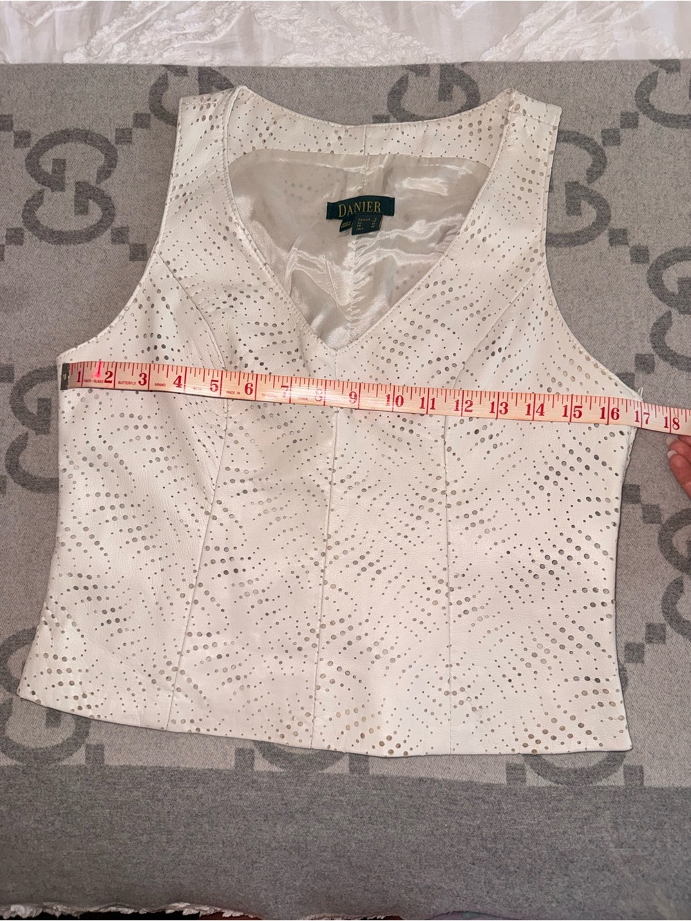 VTG Danier Genuine Leather Sleeveless Eyelet V-Neck Top white - Picture 4 of 8